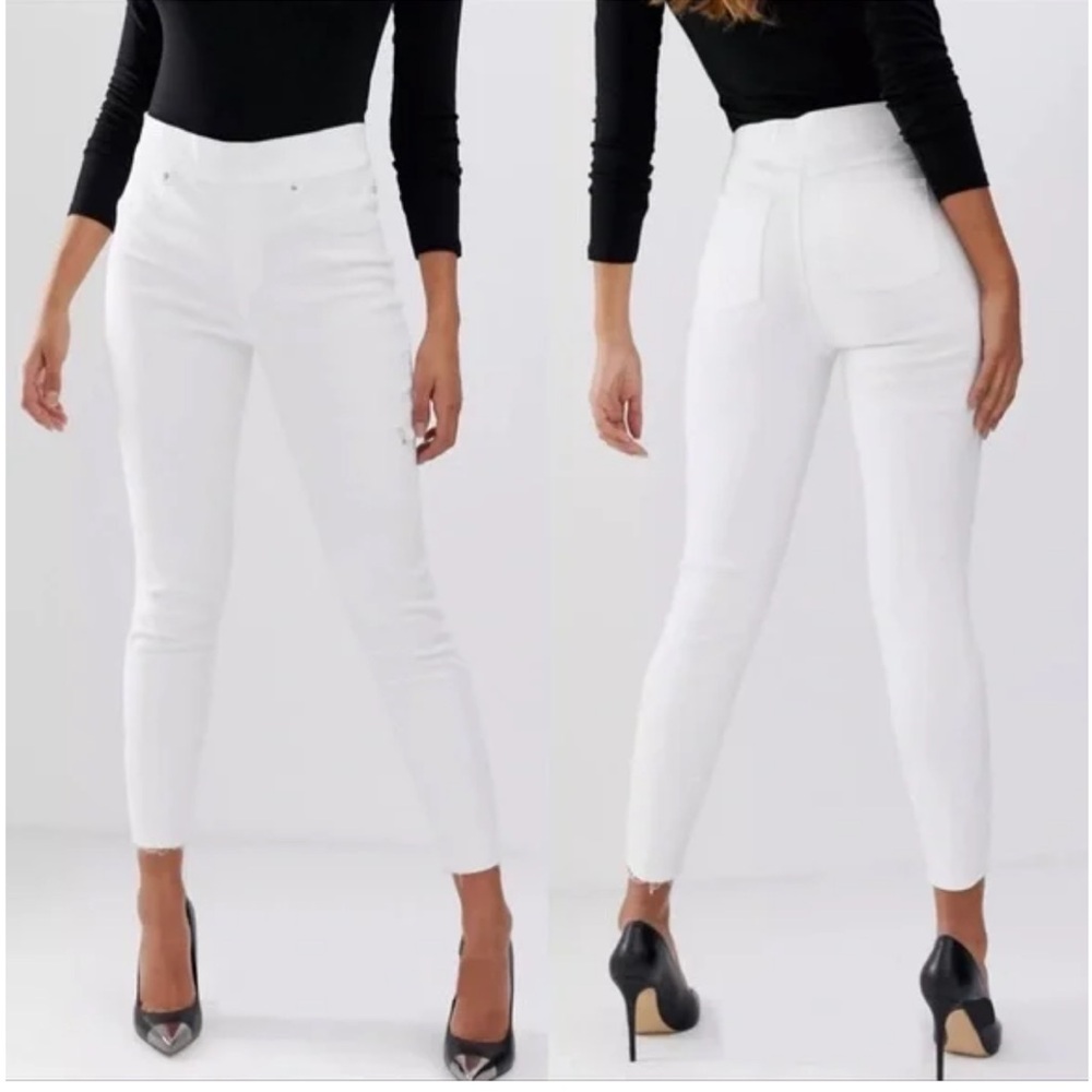 • Spanx • Women’s Distressed Skinny Jeans White
Small Pull On Raw Hem